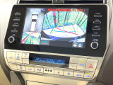 【パノラミックビューモニター】専用のカメラにより、上から見下ろしたような視点で360度クルマの周囲を確認することができます☆死角部分も確認しやすく、狭い場所での切り返しや駐車もスムーズに行えます。