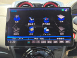 渋滞中や待ち時間も退屈させないDVD再生機能。自宅で録画したディスクにも対応し、移動中の車内が家族みんなで楽しめる憩いの空間に変わります。