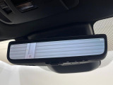 【デジタルインナーミラー】後席の大きな荷物や同乗者で後方が確認しづらい時でも安心!カメラが撮影した車両後方の映像をルームミラー内に表示。クリアな視界で状況の確認が可能です!