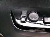 ドアミラーの鏡面の調節、格納は運転席からすべて操作できます!