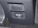 AC100Vの電源も付いていてアウトドアにも活躍します。