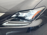【角型三眼LEDヘッドライト】スタイリッシュな見た目の三眼LEDヘッドライトを装備♪スタイルだけでなく、夜間の走行も視界良好で安心してお乗りいただけます。