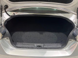 積み下ろしのしやすいデッキにはたっぷりと荷物を積み込んでいただけます。遊びから仕事まで、様々なシーンで頼れます♪