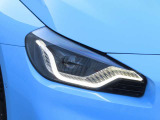 BMWの伝統的なヘッドライト・デザインは『コロナ・リング』と言われる左右4灯ヘッドライトをモチーフにしています。キドニーグリルと相まって、ひと目でBMWだとわかるデザインになっています。
