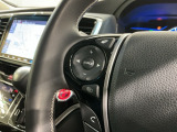 ステアリングにオーディオ操作スイッチが付いています。オーディオ画面に直接タッチしなくても操作が出来ますので、運転に集中できます。