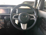 運転中も見やすいセンターメーター。