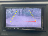 【バックカメラ】駐車時に後方がリアルタイム映像で確認できます。大型商業施設や立体駐車場での駐車時や、夜間のバック時に大活躍!運転スキルに関わらず、今や必須となった装備のひとつです!