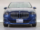 【キドニーグリル】BMWの代名詞。一目見ただけでBMWであると認識できる確固たるアイコンとして存在感を放ちます。