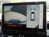 パノラミックビューモニター付きです。車両を上から見たような映像をディスプレイオーディオ画面に表示。運転席からの目視だけでは見にくい、車両周辺の状況をリアルタイムでしっかり確認できます。