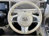 インテリアに合わせたデザインのステアリングは、運転される方のことも考え、運転しやすい形状、大きさです。是非一度、実際に触ってお確かめください。