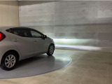 LEDヘッドランプです。十分な明るさを保ちつつも消費電力が少なく、バルブ寿命も長いのが特徴です。瞬時にMAXの光量を発揮するのもLEDならではです。