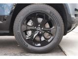20インチ&rdquo;スタイル6011&rdquo;グロスブラック 255/60R20  オールシーズンタイヤ装着です。