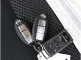 インテリジェントキー(運転席・助手席・バックドア感知、キー2個)はリクエストスイッチを押すだけで、ドアのロック/アンロックが可能です。