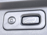 【パワーバックドア】スマートキーや運転席のボタンを押すだけでリアゲートが自動で開閉します!荷物を持っている時や、高い位置にあるバックドアを閉める際に便利な機能です♪