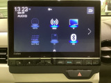 ナビゲーションはフルセグTV、インターナビ対応のGathers純正メモリーナビを搭載しています。Bluetoothオーディオ機能がありますので、スマートフォンなどの音楽も再生できます。