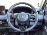 ステアリングスイッチでオーディオ各種操作が可能で、運転に集中できます。安心・安全・快適なドライブをお楽しみいただけます。