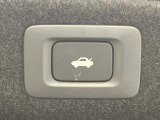 【パワーバックドア】スマートキーや運転席のボタンを押すだけでリアゲートが自動で開閉します!荷物を持っている時や、高い位置にあるバックドアを閉める際に便利な機能です♪