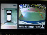 アラウンドビューモニターで車庫入れも空から見ている様に駐車できラクラクです。