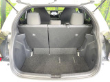 普段のお買い物や通勤、送迎等に十分な荷室スペースを確保しております。セカンドシートを倒すと、大きな荷物の積載も可能です♪