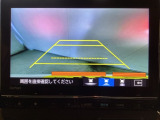 バックでの車庫入れも安心です! リアカメラが付いているバックモニター付のナビを装備しております。操作線もついており距離感も画面から確認できます。