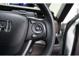 Hondaセンシングの機能のひとつ、アダプティブクルーズコントロール付!アクセルから足を離しても設定したスピードと前車との車間を保ち走行してくれます!車線維持もアシスト☆高速道路で疲労軽減ですね☆