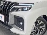 【LEDヘッドライト】悪天候や夜間走行時も良好な視界を確保し安心して運転できる高輝度LEDヘッドライトを装備!点灯速度が早く、消費電力も抑えられています。