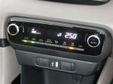 【オートエアコン】車内温度を感知して自動で温度調整をしてくれるのでいつでも快適な車内空間を創り上げます!どの席に座っても快適なドライブが楽しめます♪