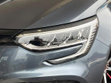 ●LEDヘッドライト:夜間走行時も良好な視界を確保し安心して運転できる高輝度LEDヘッドライトを装備!点灯速度が早く、消費電力も抑えられています。