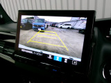 バックカメラの画像です。ガイドラインがスムースな車庫入れをサポートいたします。車庫入れの安心感がアップしますね。