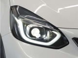 【LEDヘッドライト+デイタイムランニングランプ】主流のLEDヘッドライトに、日中でも他者からの視認性を良くするデイタイムランニングランプ装備!スタイリッシュでかっこよく仕上がっています。