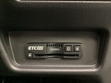 ハンドルの右下にETC2.0がついています。高速道路の料金所の通過も楽々です!。 カードの取り出しもしやすい場所についています。