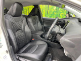 運転席シート廻りは使用感も少なく、良好な状態となっています。前オーナー様が丁寧に使っていたことがよくわかりますね。