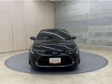 お車購入のポイントとなるフロントマスクです!シャープな目つきが印象的なデザインのヘッドランプです。