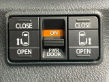 【両側パワースライドドア】スマートキーや運転席のスイッチで後席両側スライドドアの開閉が可能♪電動だから力を入れてドアを開ける必要が無く、小さなお子様でも簡単に開け閉めでき快適です♪