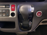 発進時から滑らかに加速する無段階変速のCVTはストップ&ゴーの多い街の中も快適です
