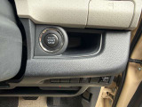 運転席操作部の写真です!席から操作しやすい位置に配置されており、快適な運転の強い味方となってくれます。ぜひ来場して、実際に触ってみてください♪