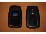 【スマートキー】 カバンやポケットに入れたままでドアの施錠、開錠、エンジンスタートが可能です。