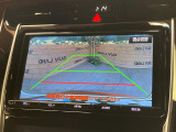 【バックカメラ】駐車時に後方がリアルタイム映像で確認できます。大型商業施設や立体駐車場での駐車時や、夜間のバック時に大活躍!運転スキルに関わらず、今や必須となった装備のひとつです!