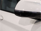 【BMWミラー】視認性の高いスタイリッシュなミラー。自動防眩機能も付いており夜間のドライビングをサポートします。