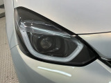 LEDヘッドライトは、点灯の瞬間から最大光量を発揮し、突然暗くなるトンネルなどでの安定感を高めます。
