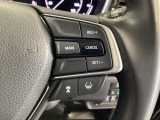 ハンドルにHondaセンシング系のクルーズコントロールやレーンキープアシストなどのスイッチが装備されています。ハンドルから手を離さず安全に操作できます。