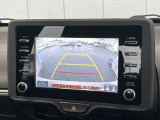 後方モニター表示でバック時の障害物もしっかり見えます!