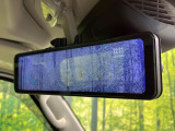 【デジタルインナーミラー】後席の大きな荷物や同乗者で後方が確認しづらい時でも安心!カメラが撮影した車両後方の映像をルームミラー内に表示。クリアな視界で状況の確認が可能です!