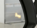 ブラインドスポットモニター装備。隣車線を走る車両を検知。ドアミラーでは確認しにくい後、側方エリアに存在する車両や急接近してくる車両も検知しドアミラーに搭載されたLEDインジケーターが点灯します。