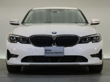 【キドニーグリル】BMWの代名詞。一目見ただけでBMWであると認識できる確固たるアイコンとして存在感を放ちます。