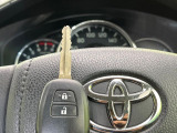 【キーレス】少し離れた場所からでもボタン一つでドアの開錠・施錠ができるのでとっても便利!ドアの鍵穴周りに傷をつけることもありません