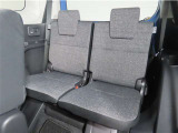 便利な5:5分割可倒式シートです。収納と乗車人数のバランスに優れています♪荷物の大きさに応じたラゲージスペースをフレキシブルに作り出せるので、シーンに応じた使い方ができます♪