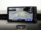 バックカメラの画像です。ガイドラインがスムースな車庫入れをサポートいたします。車庫入れの安心感がアップしますね。