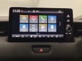 HondaCONNECT対応の便利なナビディスプレー。お持ちのスマートフォンと連携して、ナビやBluetoothでの音楽再生が可能です。デザインはもちろん、操作性も良好です。