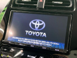 【純正9インチナビ】インテリアに溶け込むスタイリッシュな「専用設計」メーカーナビを装備♪視認性や操作性など基本性能にも優れ、より上質なカーライフをお楽しみいただけます。